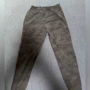 Men’s lululemon surge jogger
